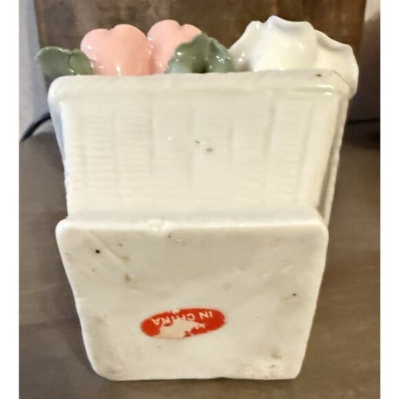 Vintage Porcelain Flower Basket Figurine Pink White Roses Made in China - Picture 6 of 6